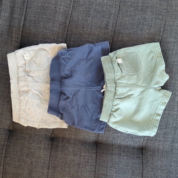 Bundle of Carter's 3-6 month shorts - Picture 2 of 2